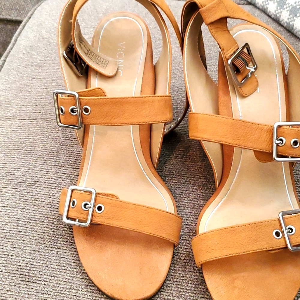 Vionic leather heels size 10